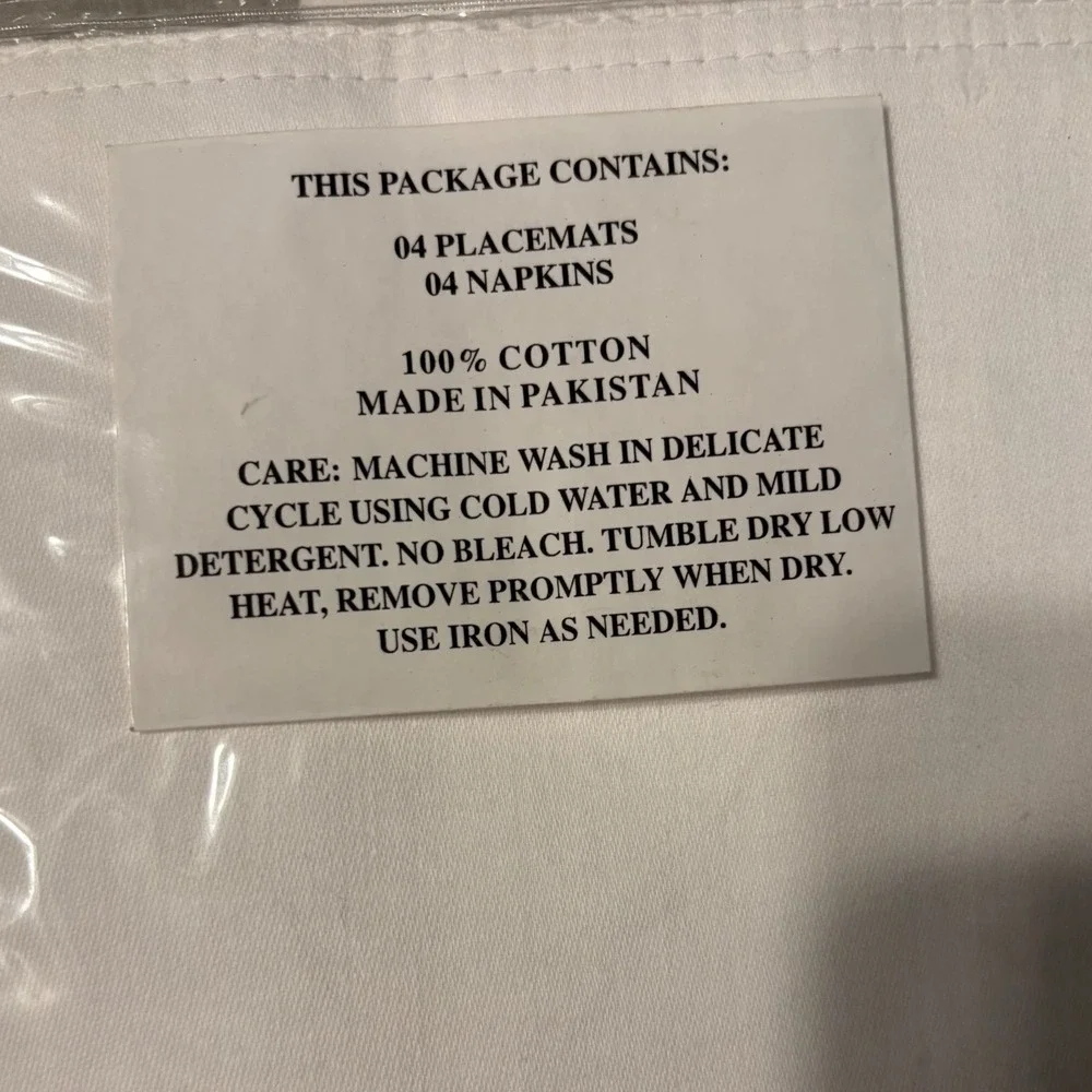 Set of 4 White Cotton Placemats and Napkins with Embroidered Signature‎ NEW